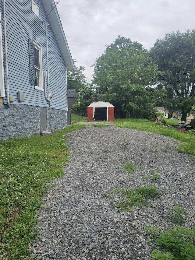 218 Ward Ave E, Carthage, TN 37030 - view of side of property with an outbuilding and a central AC unit