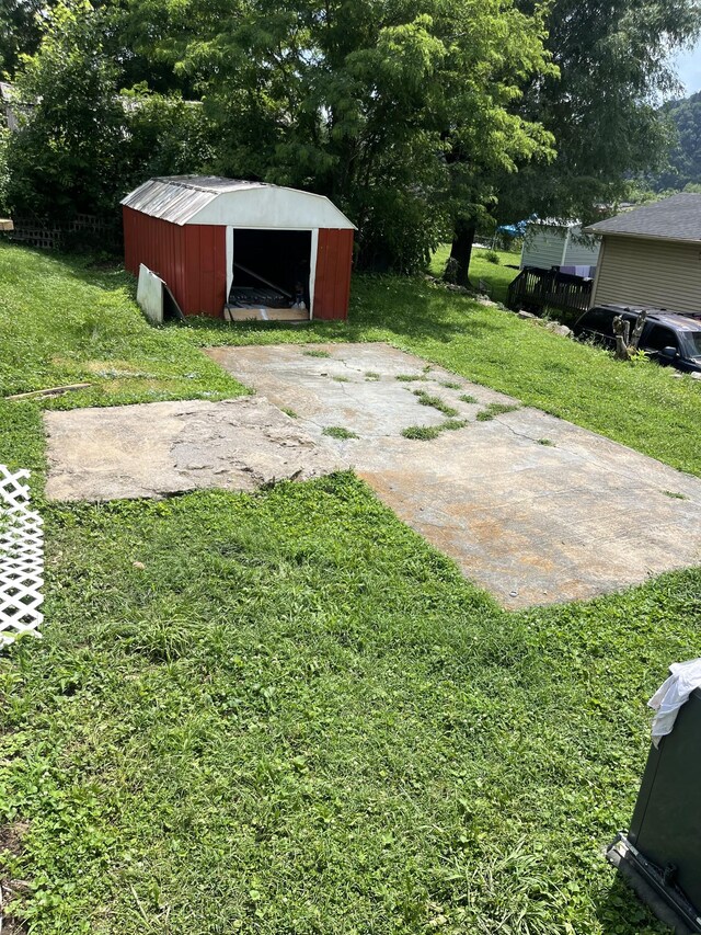 218 Ward Ave E, Carthage, TN 37030 - view of grassy yard with an outbuilding