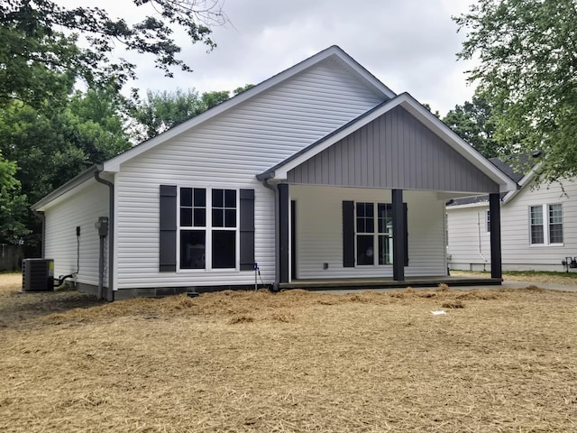 504 1st St, Lawrenceburg, TN 38464 - back of house with a porch