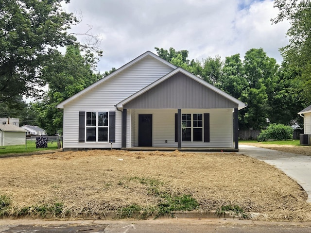 504 1st St, Lawrenceburg, TN 38464 - single story home with a porch and driveway