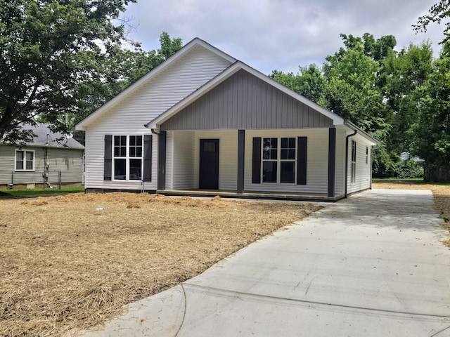 504 1st St, Lawrenceburg, TN 38464 - view of front of home featuring a porch and concrete driveway