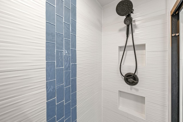 4921 Sango Rd, Clarksville, TN 37043 - bathroom featuring tiled shower