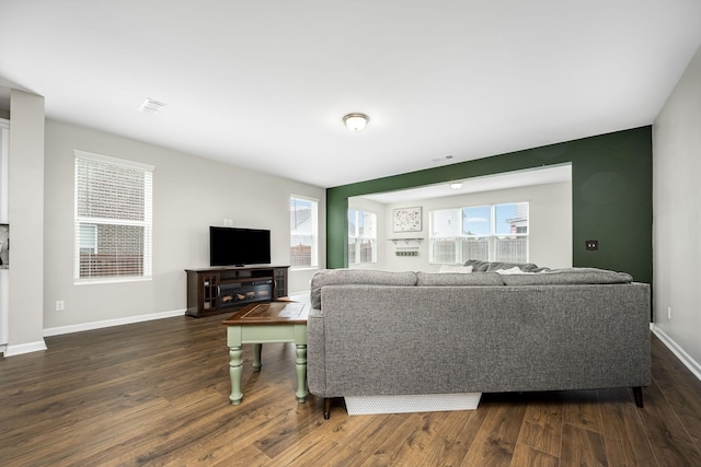 810 Corlew St, Murfreesboro, TN 37130 - living area featuring dark wood finished floors and baseboards