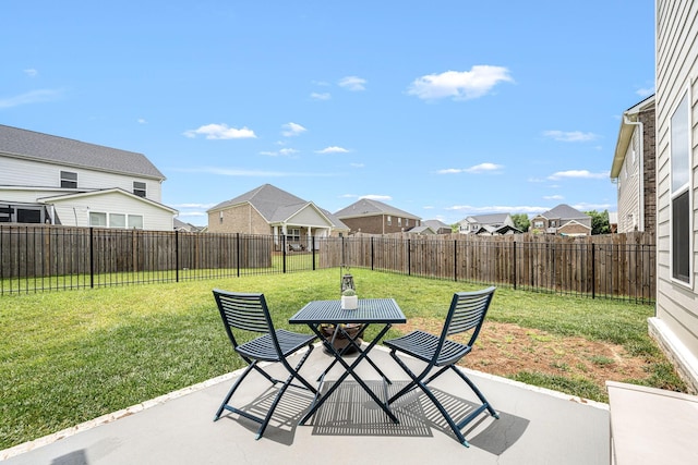 810 Corlew St, Murfreesboro, TN 37130 - fenced backyard with a patio area and a residential view