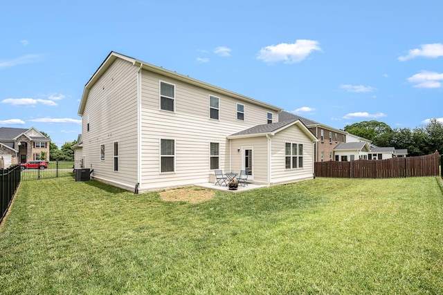 810 Corlew St, Murfreesboro, TN 37130 - back of property with a fenced backyard and a patio area