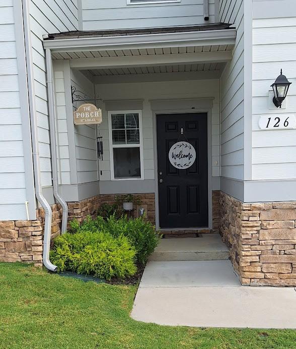 126 Townsend Ave, Shelbyville, TN 37160 - property entrance featuring stone siding