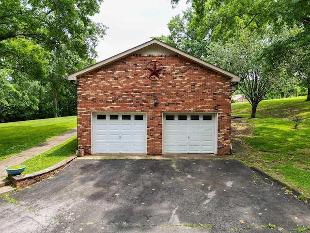 1094B Center Point Rd, Hendersonville, TN 37075 - garage with driveway