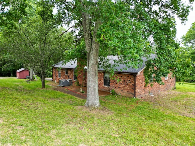1094B Center Point Rd, Hendersonville, TN 37075 - view of grassy yard featuring a storage shed
