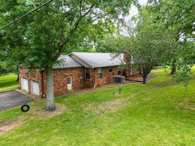 1094B Center Point Rd, Hendersonville, TN 37075 - view of side of property featuring driveway, a garage, a yard, brick siding, and a shingled roof
