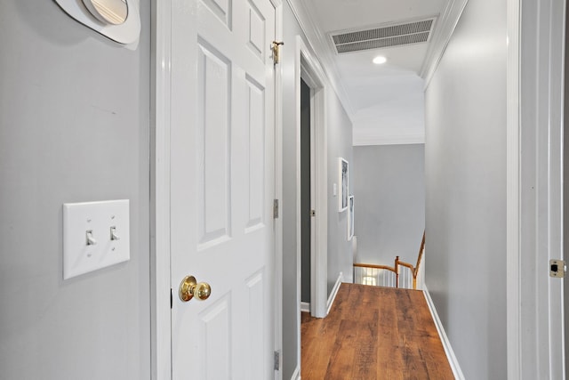 2507 Patricia Cir, Murfreesboro, TN 37128 - hallway featuring crown molding and an upstairs landing