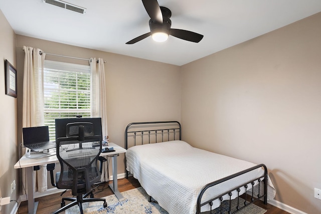 2507 Patricia Cir, Murfreesboro, TN 37128 - bedroom featuring wood finished floors, a desk, and a ceiling fan