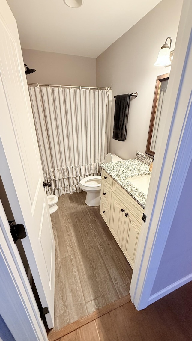 899 Sneed Blvd, Lafayette, TN 37083 - bathroom with wood finished floors, vanity, and shower / bath combo