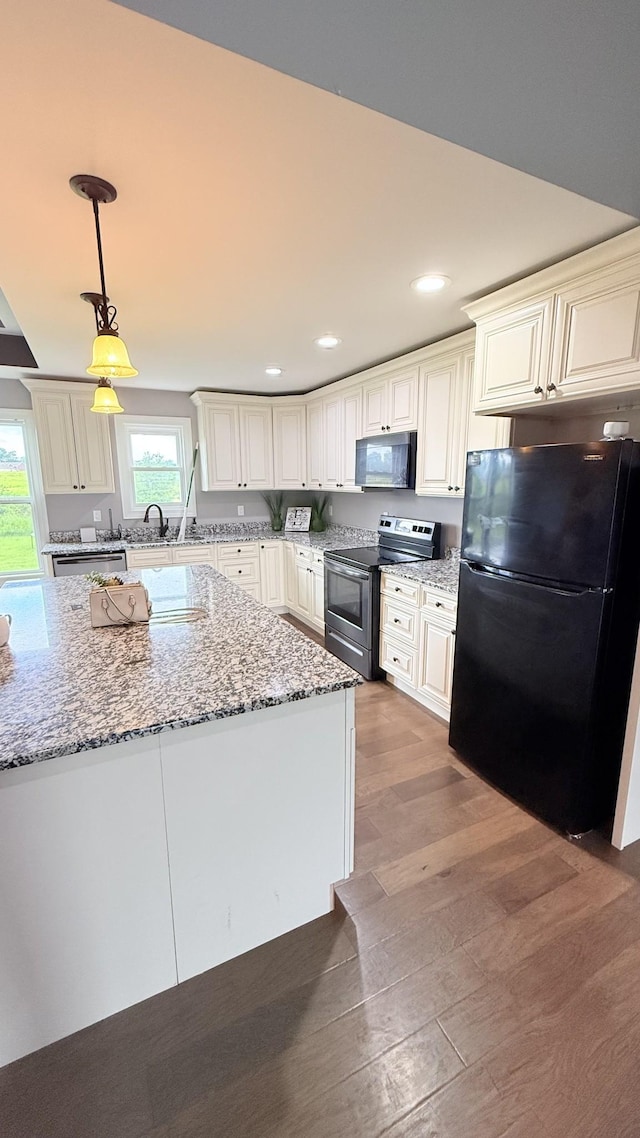 899 Sneed Blvd, Lafayette, TN 37083 - kitchen featuring black appliances, recessed lighting, light stone countertops, decorative light fixtures, and light wood-style flooring