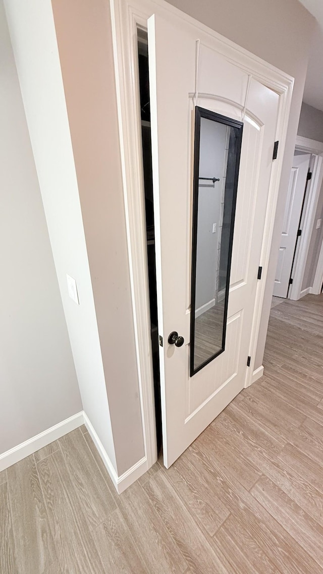 899 Sneed Blvd, Lafayette, TN 37083 - hall featuring light wood-style floors and baseboards