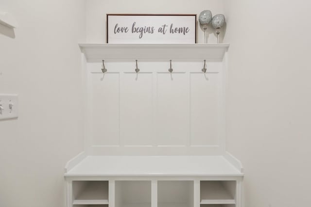6807 Kew Gdn, Smyrna, TN 37167 - view of mudroom