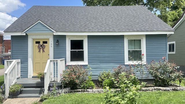 106 S Locust St S, Mount Pleasant, TN 38474 - bungalow-style home with a shingled roof