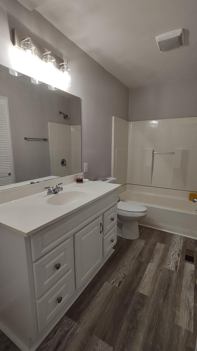 918 Velma Ln, Murfreesboro, TN 37129 - full bath with wood finished floors, vanity, and shower / tub combination