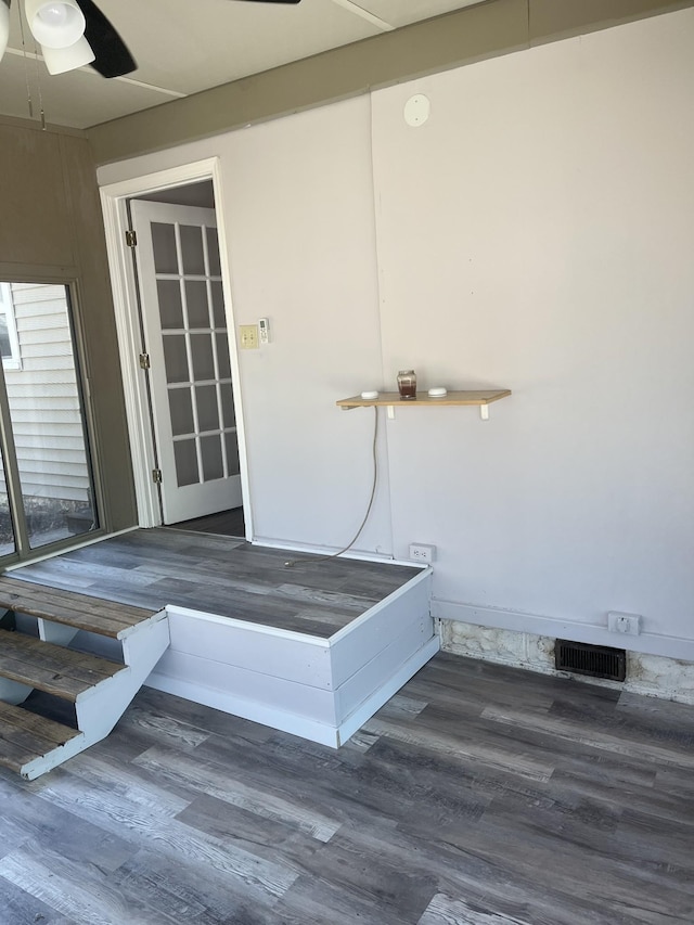 918 Velma Ln, Murfreesboro, TN 37129 - wooden deck with a ceiling fan