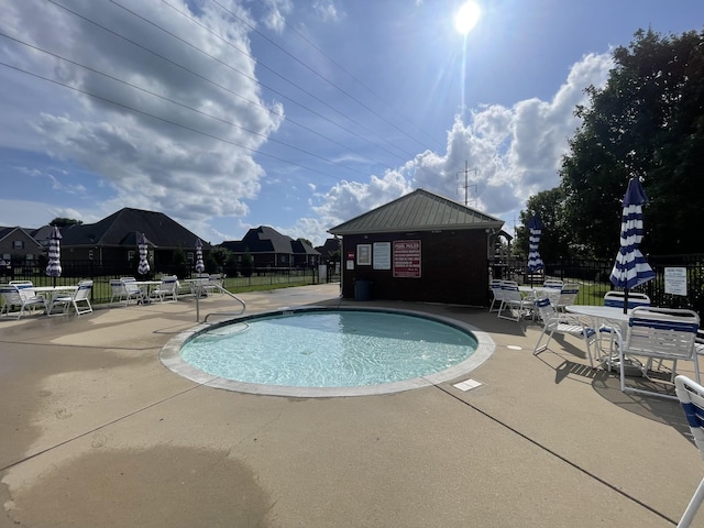 3325 Geneva Dr, Murfreesboro, TN 37128 - community pool with a patio area
