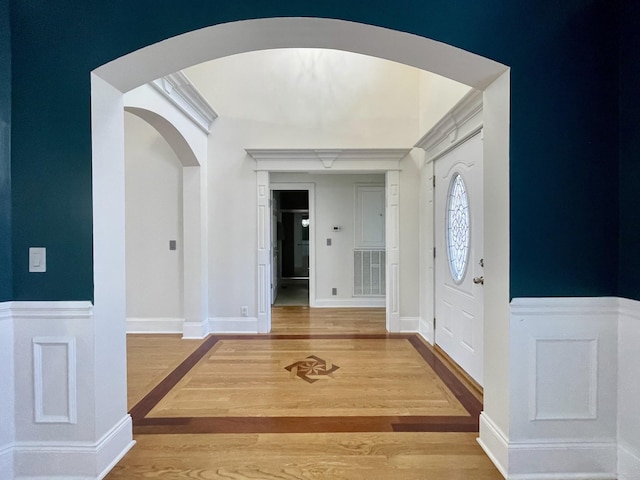 3325 Geneva Dr, Murfreesboro, TN 37128 - foyer with wood finished floors and arched walkways