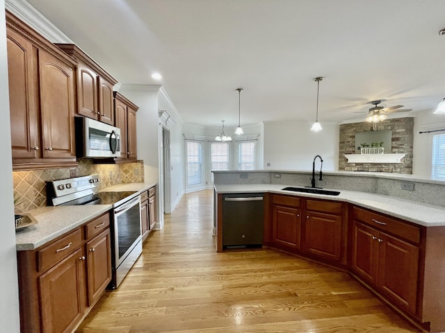 3325 Geneva Dr, Murfreesboro, TN 37128 - kitchen featuring appliances with stainless steel finishes, crown molding, a ceiling fan, light countertops, and healthy amount of natural light