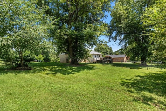 1109 N Charlotte St, Dickson, TN 37055 - view of yard featuring a shed