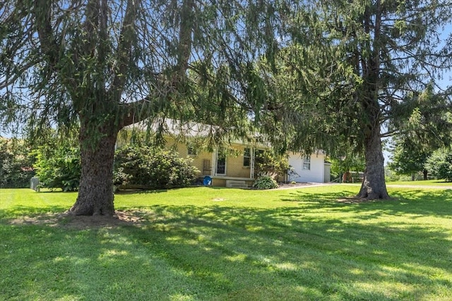 1109 N Charlotte St, Dickson, TN 37055 - view of grassy yard
