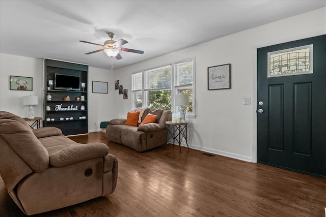 1109 N Charlotte St, Dickson, TN 37055 - living area with wood finished floors and ceiling fan