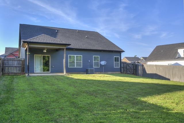 203 Eagles Talon Ct, Clarksville, TN 37040 - back of house featuring a shingled roof and a fenced backyard