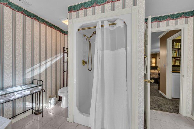 6434 Waconda Point Rd, Harrison, TN 37341 - ensuite bathroom with tile patterned floors, wallpapered walls, and a shower with shower curtain