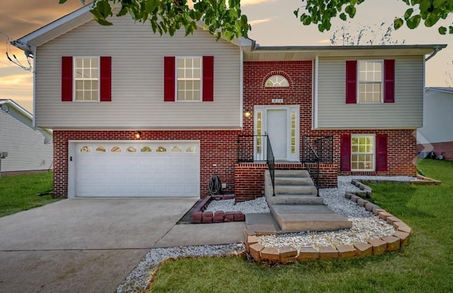 876 Gordon Pl, Clarksville, TN 37042 - raised ranch featuring brick siding, driveway, an attached garage, and a yard