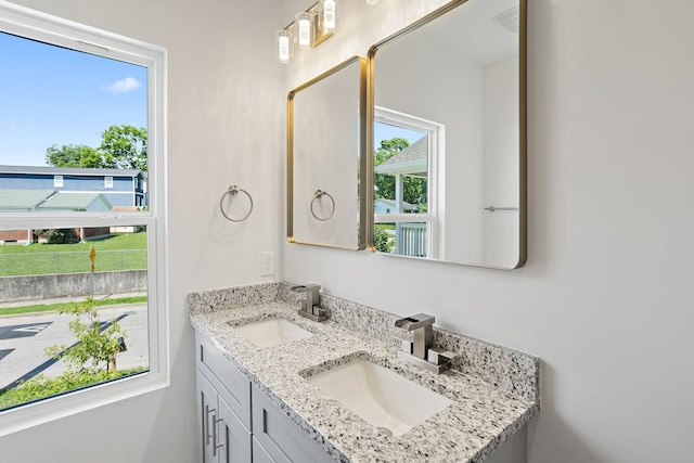 2140 18th Ave N, Nashville, TN 37208 - bathroom featuring double vanity