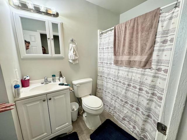 1812 13th St E, Chattanooga, TN 37404 - full bath with vanity, a shower with shower curtain, and wood finished floors
