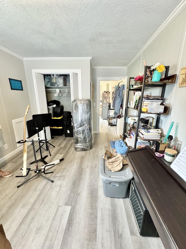 1812 13th St E, Chattanooga, TN 37404 - home office with wood finished floors, crown molding, and a textured ceiling