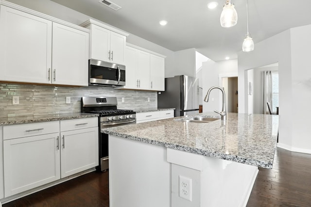 3154 Rift Ln, Murfreesboro, TN 37130 - kitchen with appliances with stainless steel finishes, backsplash, dark wood-style flooring, a center island with sink, and recessed lighting