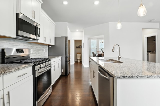 3154 Rift Ln, Murfreesboro, TN 37130 - kitchen with stainless steel appliances, backsplash, a kitchen island with sink, dark wood-style flooring, and white cabinets