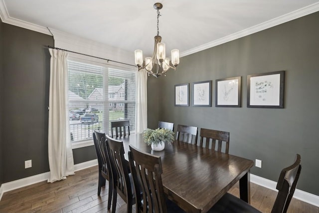 718 Excalibur Ct, Smyrna, TN 37167 - dining area featuring a chandelier, wood finished floors, and ornamental molding