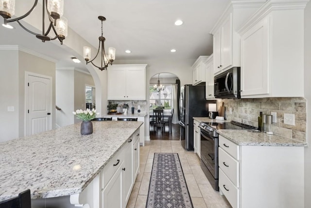 718 Excalibur Ct, Smyrna, TN 37167 - kitchen with range with electric stovetop, a chandelier, arched walkways, backsplash, and recessed lighting