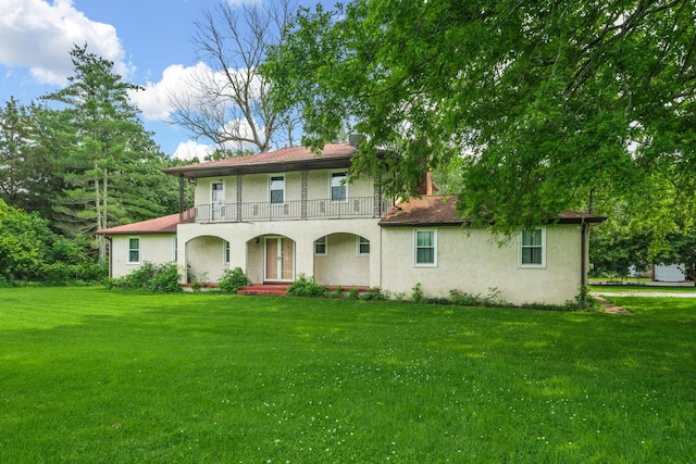 104 Chapman Dr, Lebanon, TN 37087 - view of front of home with a balcony, stucco siding, and a front lawn