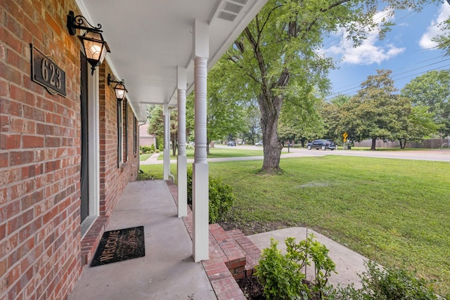 623 Haynes Dr, Murfreesboro, TN 37129 - view of grassy yard featuring a porch