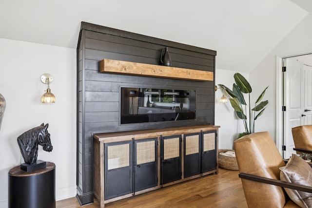 967 Nashs Nook, Columbia, TN 38401 - living room with wood finished floors and lofted ceiling