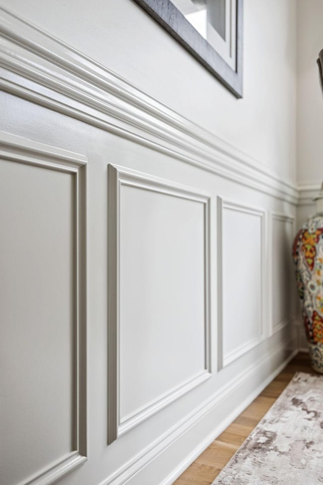 967 Nashs Nook, Columbia, TN 38401 - detailed view of wood finished floors, a decorative wall, and a wainscoted wall