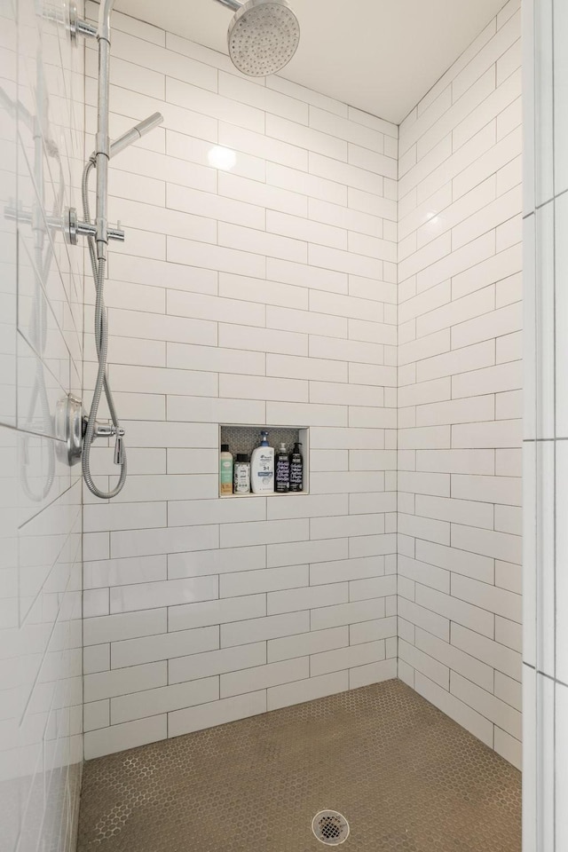 1014B Noelton Ave, Nashville, TN 37204 - bathroom with tiled shower
