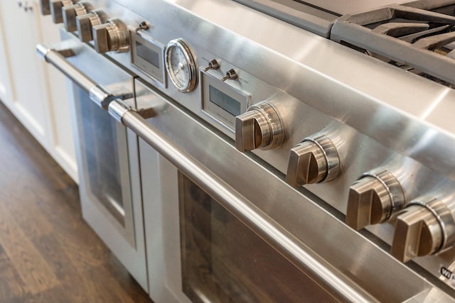 1014B Noelton Ave, Nashville, TN 37204 - kitchen view of dark wood-style floors and double oven range
