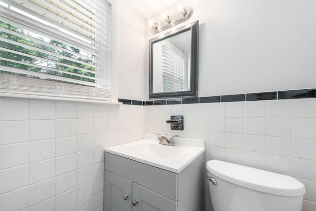 3509 Lafayette Rd, Hopkinsville, KY 42240 - bathroom featuring vanity and tile walls