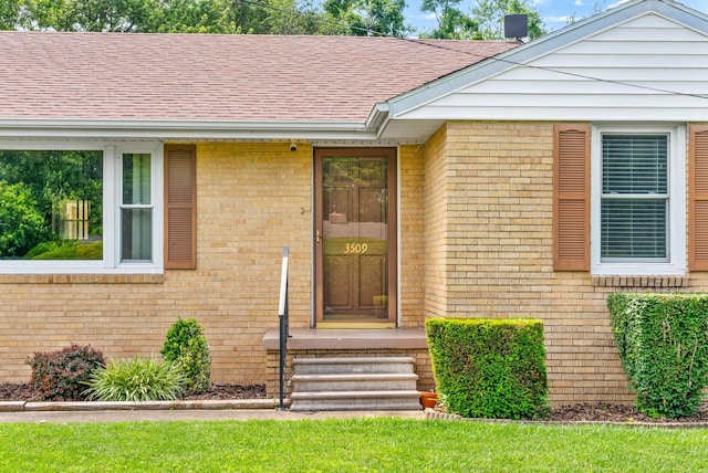 3509 Lafayette Rd, Hopkinsville, KY 42240 - entrance to property with brick siding and a shingled roof