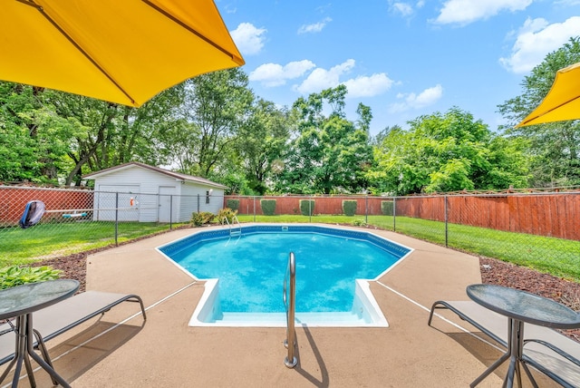 3509 Lafayette Rd, Hopkinsville, KY 42240 - view of pool featuring a patio area, a fenced backyard, and view of scattered trees