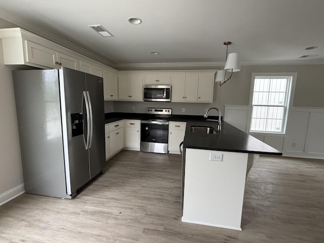 696 Castle Heights Ave, Lebanon, TN 37087 - kitchen featuring stainless steel appliances, ornamental molding, dark countertops, a peninsula, and white cabinetry