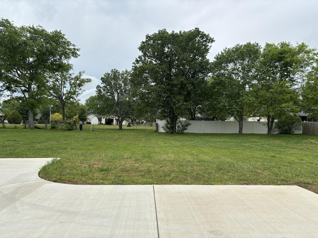 696 Castle Heights Ave, Lebanon, TN 37087 - view of yard