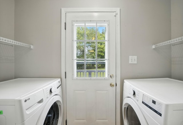 1812 Carneal Ln, Oak Grove, KY 42262 - laundry area featuring independent washer and dryer